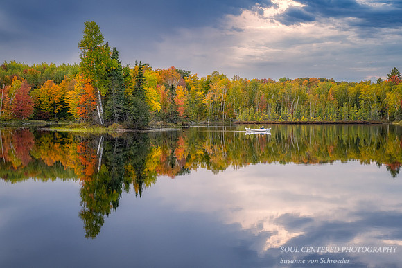 Fall colors, Audie Lake - perfect reflections with kayak, 10.2.'22