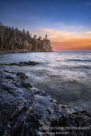 Split Rock lighthouse, dusk, Nov. '22 1