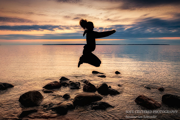 Jumping at sunset, Silhouette
