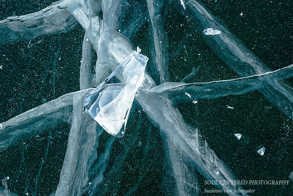 Clear Ice, cracks