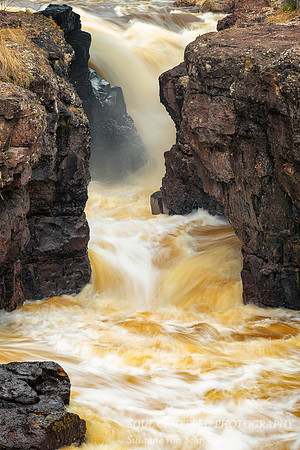 Temperance river gorge, close-up, spring 2019