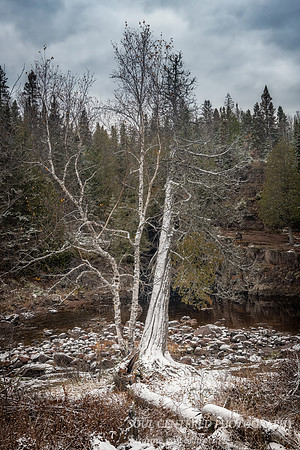 A dusting of snow at the Temperance River 1