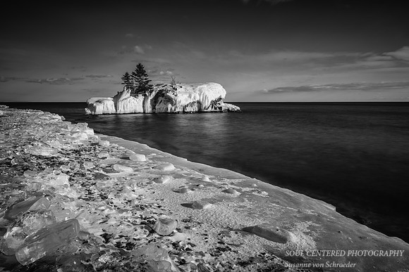 Hollow Rock in black & white 1
