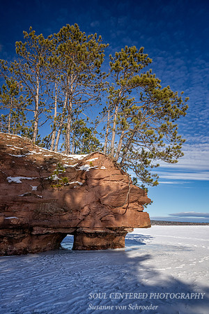 Lake Superior ice, Red cliffs, Washburn, Jan. '25 1