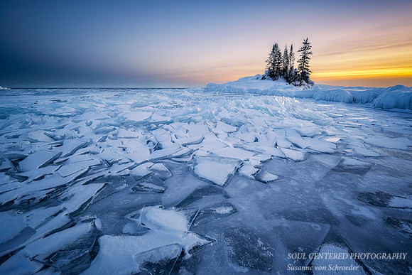 Blue Hour at the "Tombolo" with ice shards, March '22 1