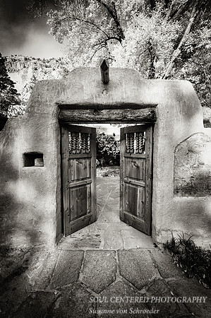 Bandelier, doors B&W
